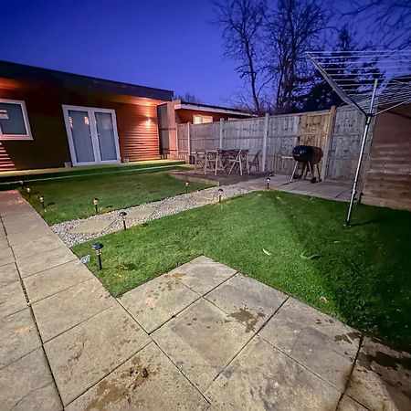Stunning Studio Garden House - Free Wifi & Parking ヘンドン エクステリア 写真