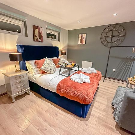 Stunning Studio Garden House - Free Wifi & Parking ヘンドン エクステリア 写真
