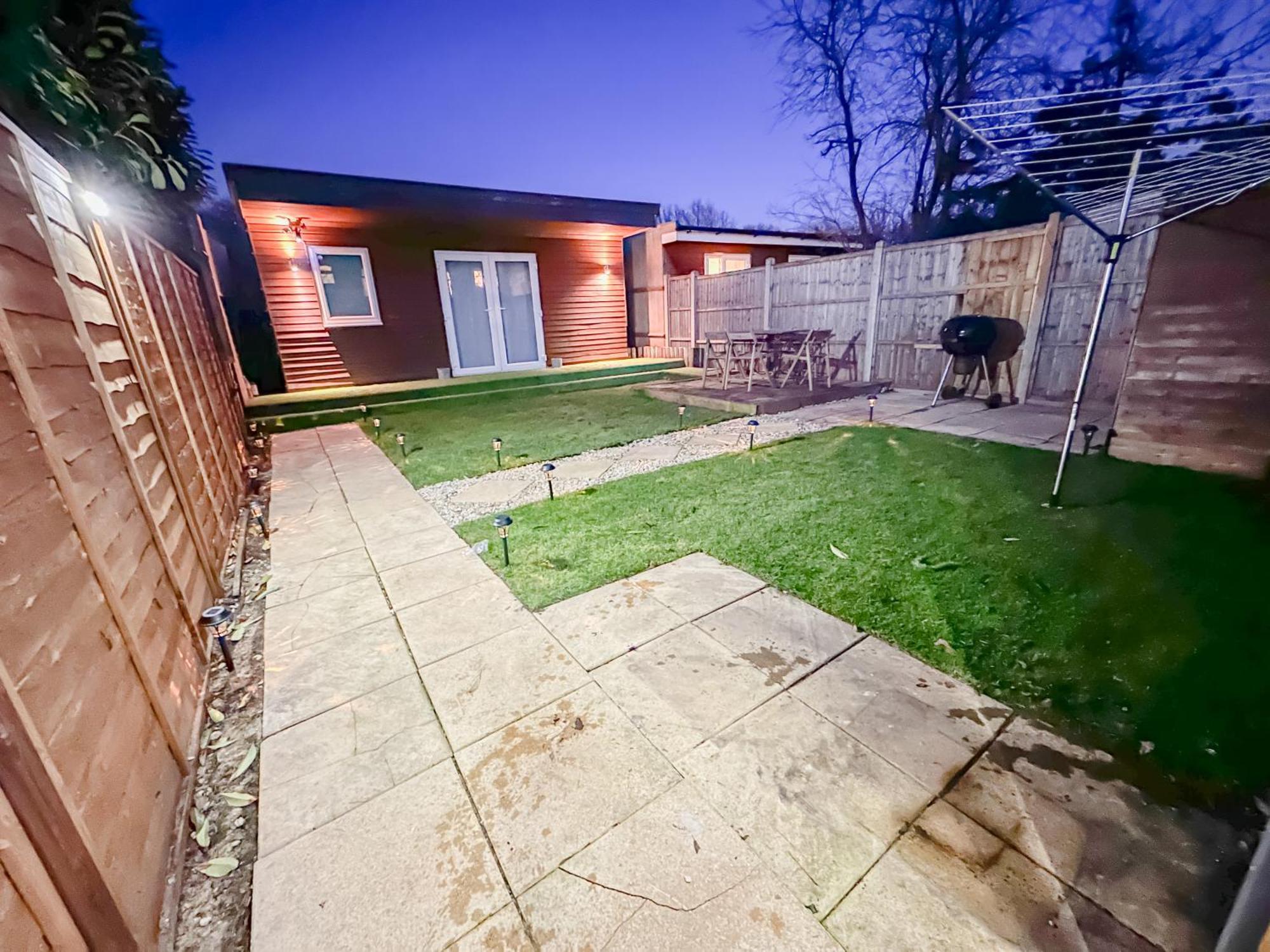 Stunning Studio Garden House - Free Wifi & Parking ヘンドン エクステリア 写真
